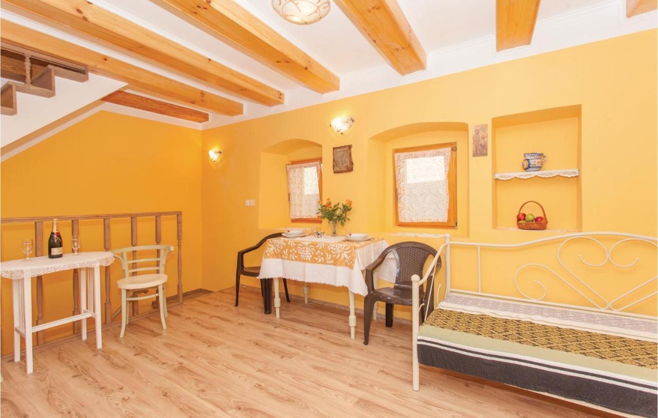 1 Bedroom Beautiful Apartment In Omisalj Exterior photo