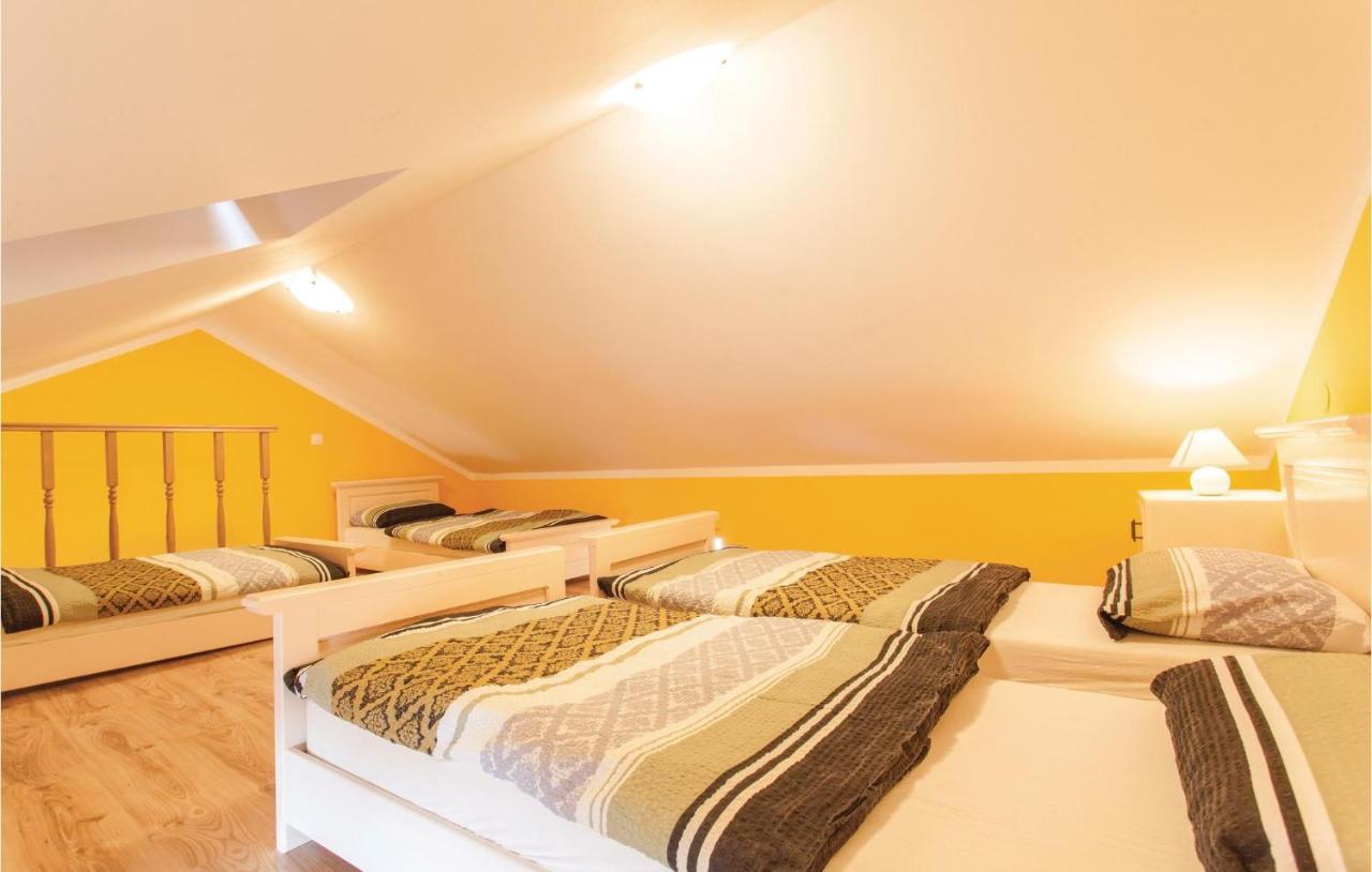 1 Bedroom Beautiful Apartment In Omisalj Exterior photo