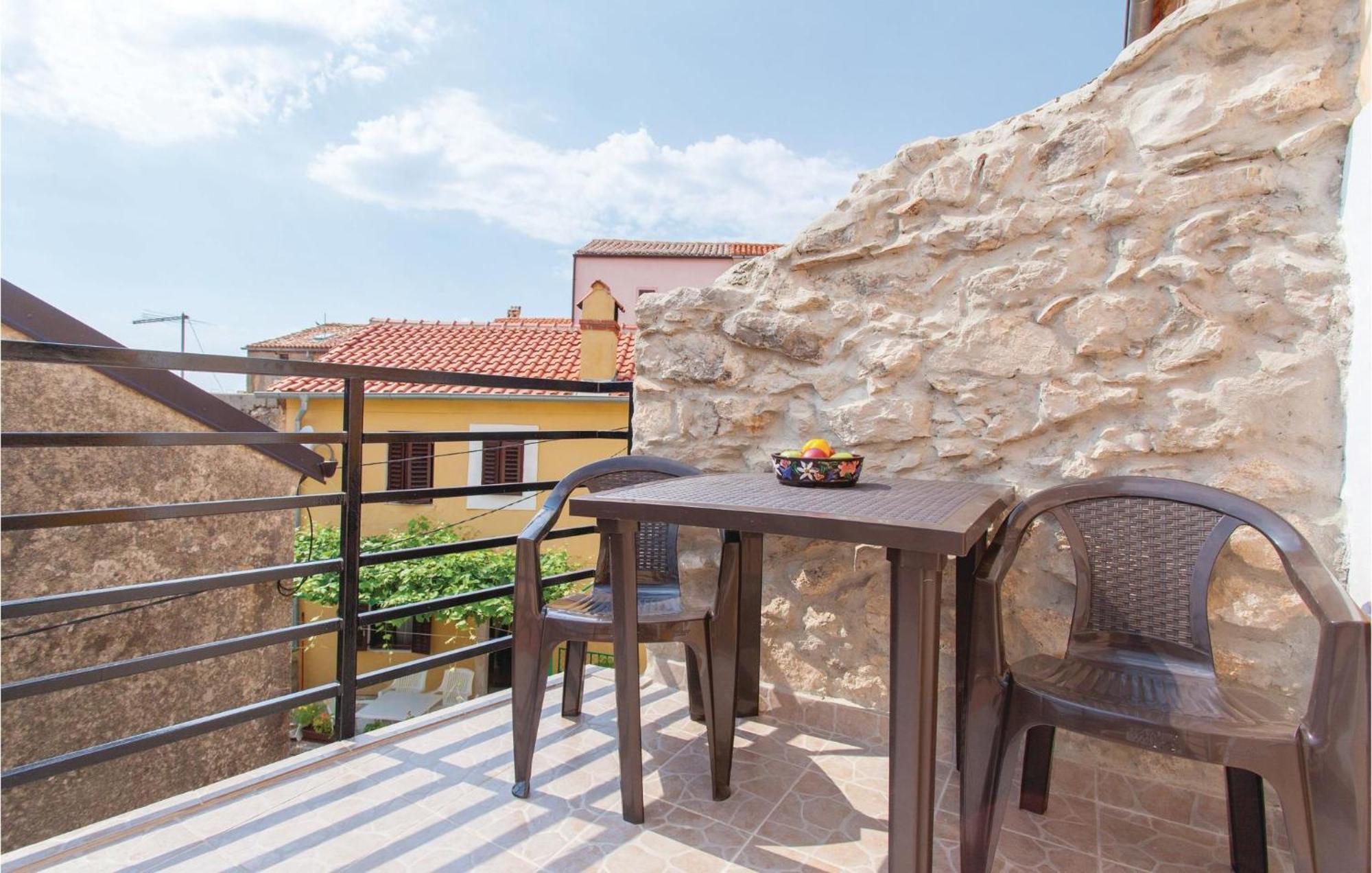 1 Bedroom Beautiful Apartment In Omisalj Exterior photo